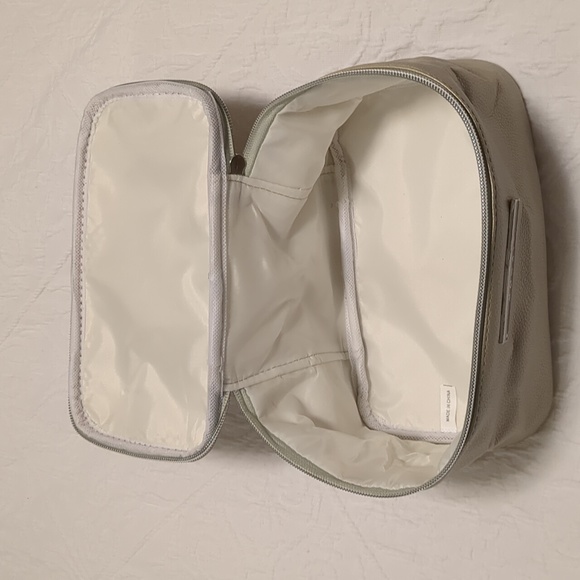 NWT - Travel Vanity Case - Picture 6 of 7